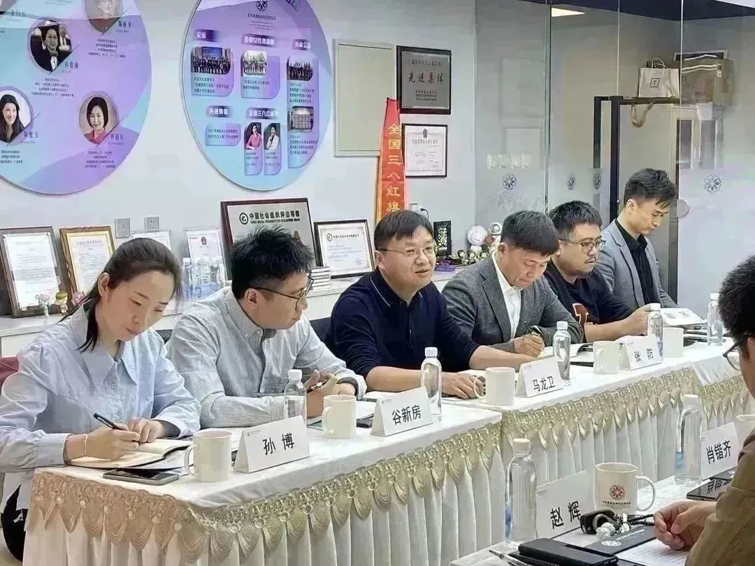 马龙卫（左三）.jpg